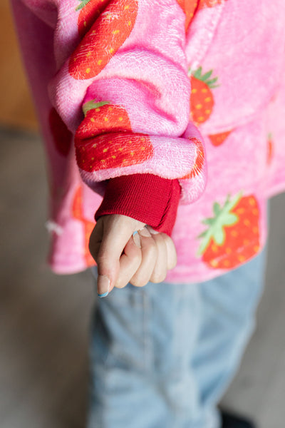 Kids Oversized Hoodie Blanket in Strawberry